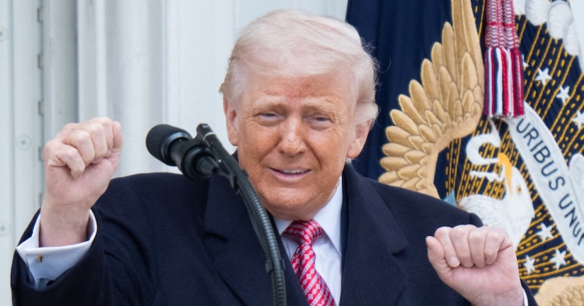 United States: Donald Trump puts his mark on an American symbol, the presidents signature soon on banknotes.