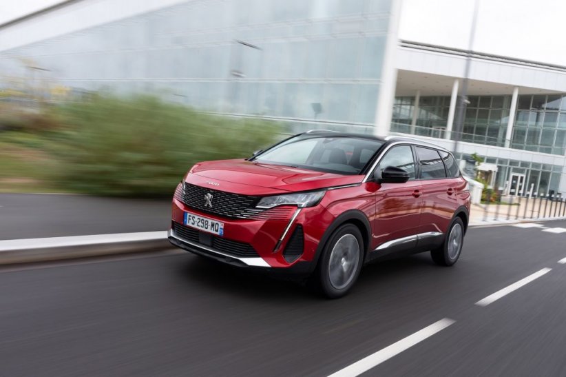 SUV familial essence : Peugeot 5008 1.2 PureTech 130 ch SUV familial essence : Peugeot 5008 1.2 PureTech 130 ch