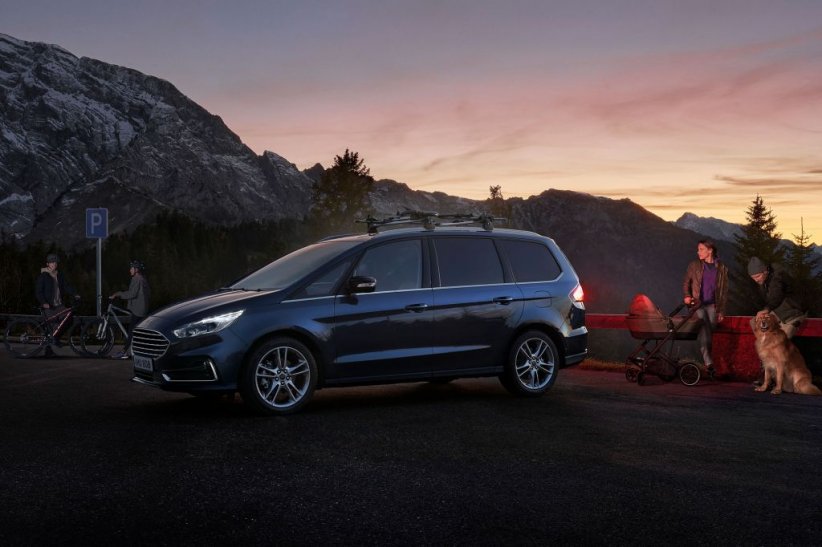 Grand monospace : Ford Galaxy. Grand monospace : Ford Galaxy.