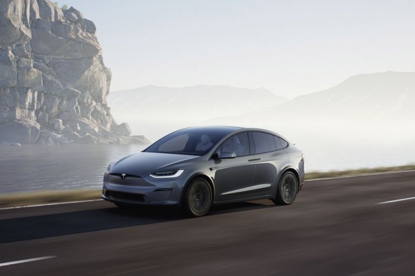 Tesla Model X - Autonomie : 560 km Tesla Model X - Autonomie : 560 km