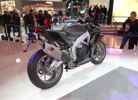 Aprilia RSV4 1100 Factory : 217 chevaux, 199 kilos... et des ailerons !