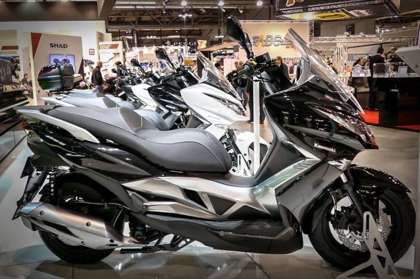 KAWASAKI J125 : clone du Kymco Dink Street KAWASAKI J125 : clone du Kymco Dink Street
