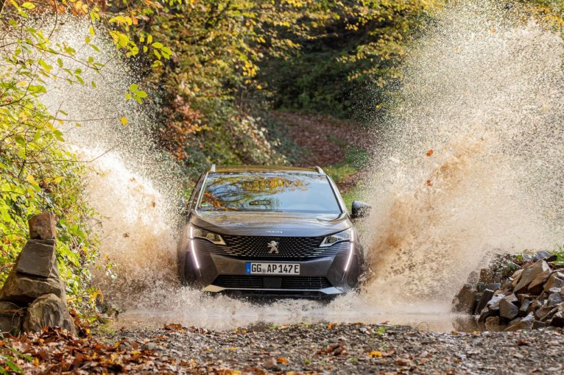 Peugeot 3008 HYbrid 225 ch : 59 km. Peugeot 3008 HYbrid 225 ch : 59 km.