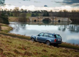 LAND ROVER Range Rover P400e Autobiography