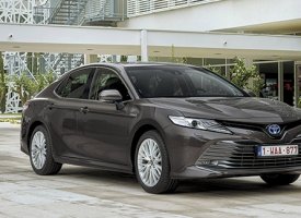TOYOTA Camry Hybrid Lounge