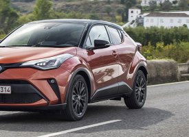 TOYOTA CH-R 2.0 Hybrid
