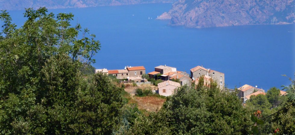 Makheia Group : Mademoiselle Scarlett revisite la communication touristique de la Corse