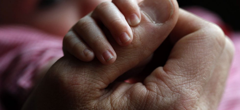 Congé parental : les pères peinent à se lancer