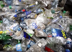 Emballages plastiques à usage unique : l'Assemblée vote pour leur fin en 2040