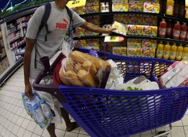 Coronavirus : des rayons vides dans les supermarchés, mais aucune pénurie en vue