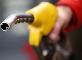 Carburants : "aucune raison que les prix augmentent", promet Elisabeth Borne