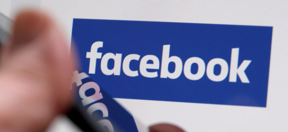 Covid-19 : Facebook durcit ses règles face aux "fake news" sur la vaccination