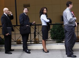 Discrimination à l'embauche : le gouvernement convoque 7 entreprises pour une formation