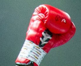 Un combat de boxe piraté... par le reflet d'une paire de lunettes !