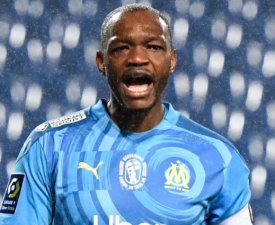 OM : Mandanda accueillant avec son concurrent