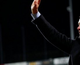 Ukraine : Shevchenko rend son tablier