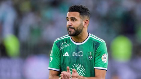 Photo: Sports Riyad Mahrez, capitaine dès ses premiers pas avec Al-Shamal ! (Vidéo) - DZfoot
