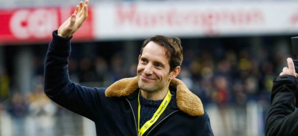 Clermont : Lavillenie a signé les nouveaux poteaux