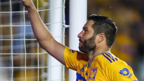 Mexico: The Tigres Crazy Tribute to Gignac