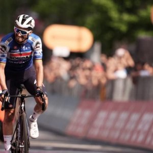 Giro (E12) : Alaphilippe renoue avec la victoire, près d'un an plus tard ! 