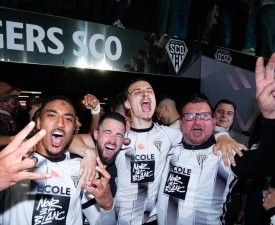 L2 (J38) : Le SCO rejoint l'AJA en Ligue 1, Saint-Étienne se loupe et accroche les playoffs 