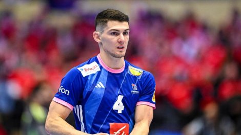 Azules: Sin Minne contra España, Desblancs lo reemplaza