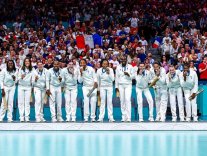 L'équipe de France féminine : médaille d'argent en handball L'équipe de France féminine : médaille d'argent en handball