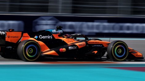 Lando Norris remporte la course sprint à Miami, doublé McLaren et pénalité pour Antonelli