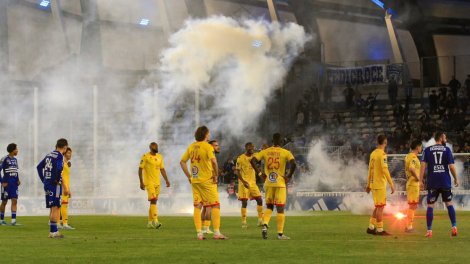 Ligue 2 : Bastia-Le Mans arrêté après des ...