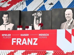 Bayern Munich : Une statue de Franz Beckenbauer érigée devant l'Allianz Arena 