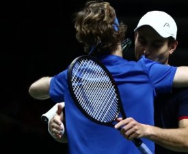 Coupe Davis : La Russie fait chuter l'Espagne et offre une place en quarts de finale à la Serbie