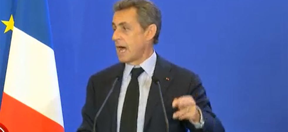 Sarkozy se fâche contre un proche en public