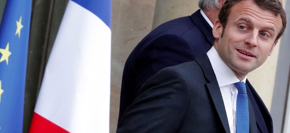 Une prof taille un costard à Macron
