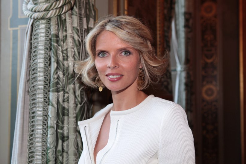 Après reine de beauté, Sylvie Tellier sera-t-elle reine du dance-floor ? Après reine de beauté, Sylvie Tellier sera-t-elle reine du dance-floor ?