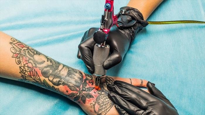 La folie des tatouages : entre passion et danger