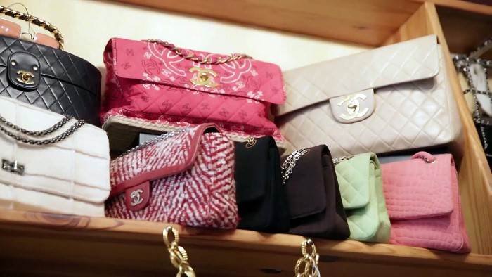 La tête dans le sac