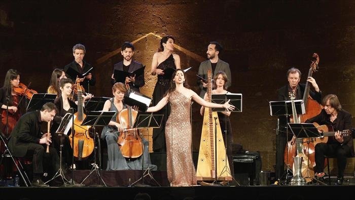 Leonardo García Alarcón rend hommage à Joan Manuel Serrat