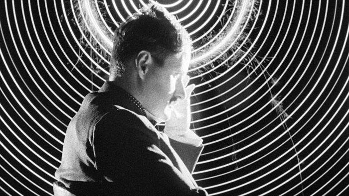 Tesla : lumière mondiale