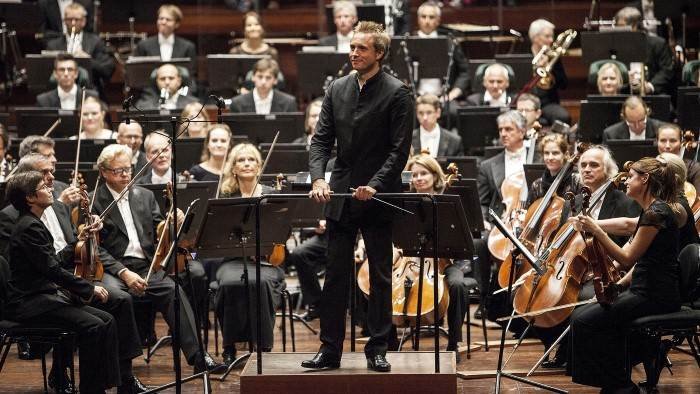 Vasily Petrenko dirige Grieg, Chostakovitch, Rachmaninov