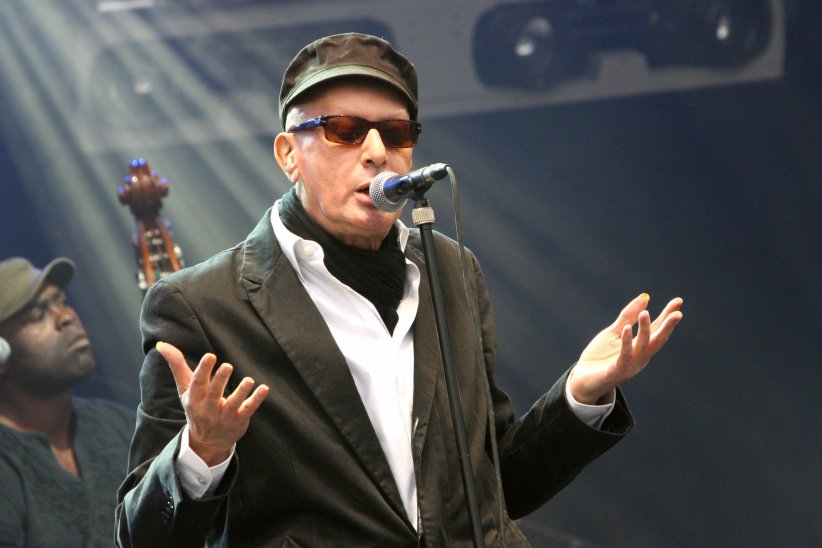 Album de chansons : Alain Bashung avec "En amont" Album de chansons : Alain Bashung avec "En amont"