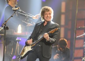 Coronavirus : ces artistes qui donnent des concerts à distance