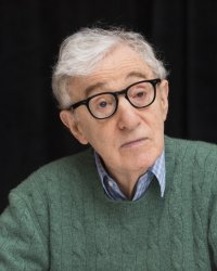 Woody Allen aimerait faire jouer Catherine Deneuve une "actrice iconique"