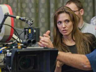 Angelina Jolie réalisera-t-elle Captain Marvel ?