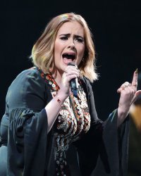 Adele donne la signification symbolique de deux de ses tatouages