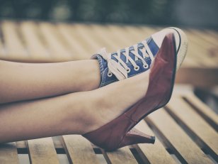 Chaussures dépareillées : la nouvelle tendance ?
