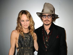 Johnny Depp, accusé de violence : son ex Vanessa Paradis prend sa défense