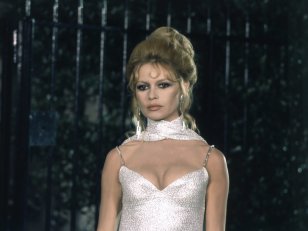 Brigitte Bardot, ambassadrice du chignon iconique des années 1960