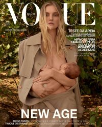 Caroline Trentini pose en train d'allaiter son fils en une de Vogue