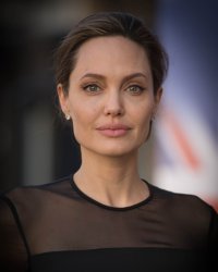 Angelina Jolie a-t-elle (déjà) retrouvé l'amour ?