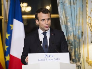 Emmanuel Macron reçoit la Fashion Week à l'Élysée pour dîner